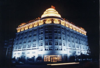 6843ae03a7f4aaad5c1c1a7bf0198f8b 德发大厦夜景(1998年)1.jpg